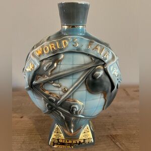 1964 1965 World's Fair Gilbey's Scotch Whiskey Collectors Bottle Missing Top